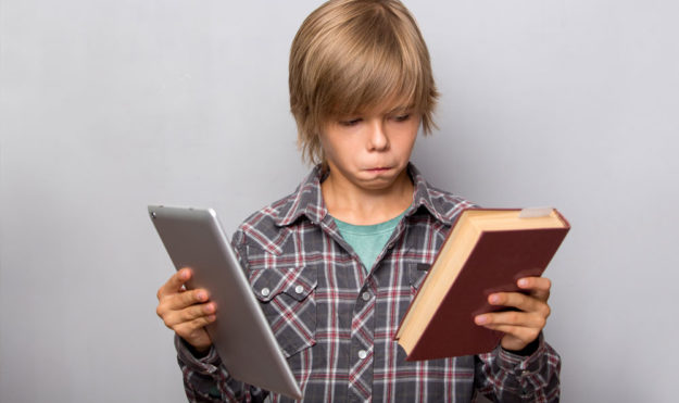 textbook vs electronic device